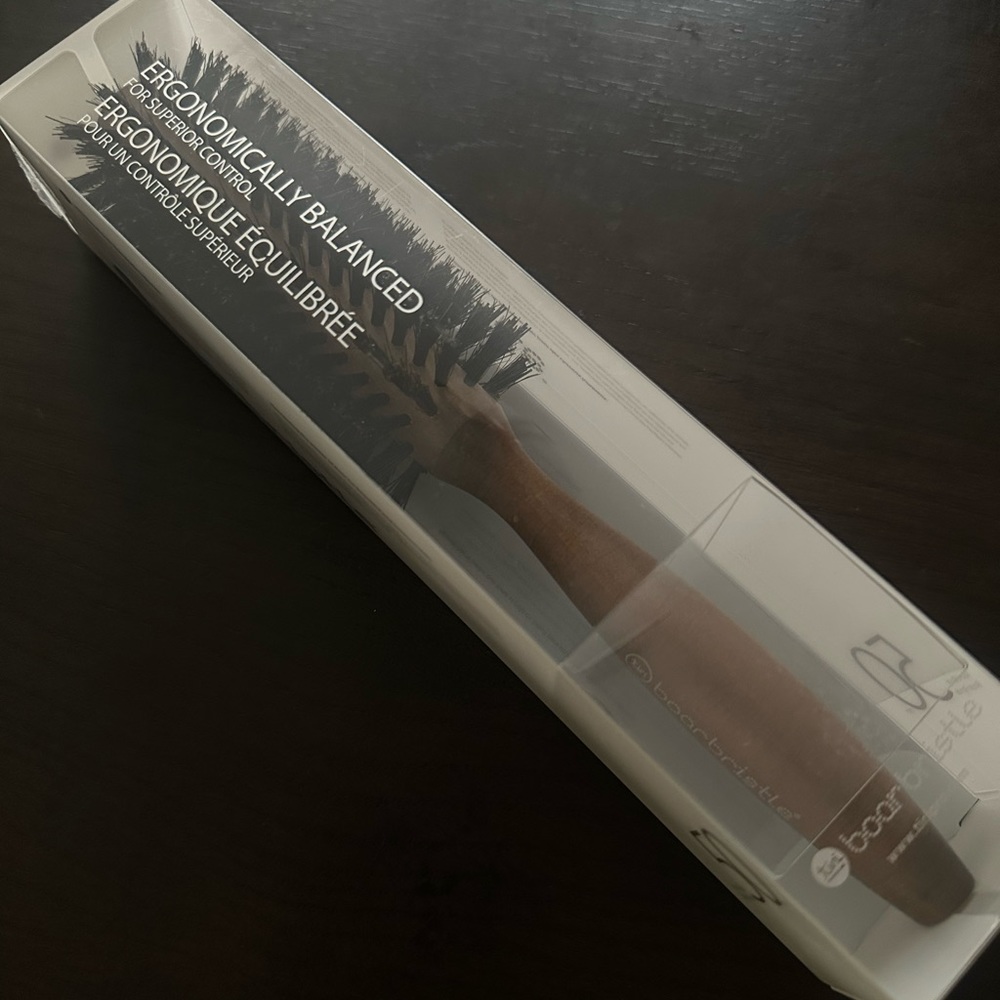 Tiri Boar Bristle Round Brush